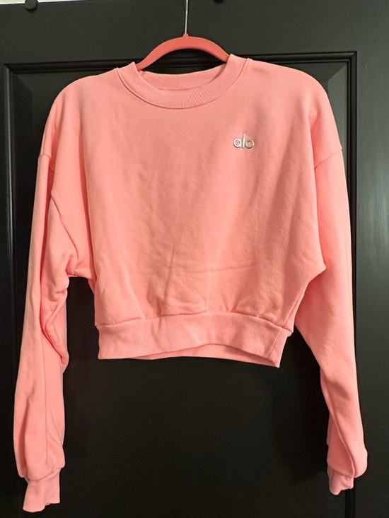 ALO Yoga Tops - ALO Yoga Accolade Cropped Sweatshirt Neon Bubblegum - M top NWOT HTF!